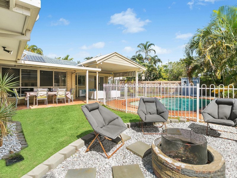 18 Kalowendha Avenue, Pelican Waters QLD 4551