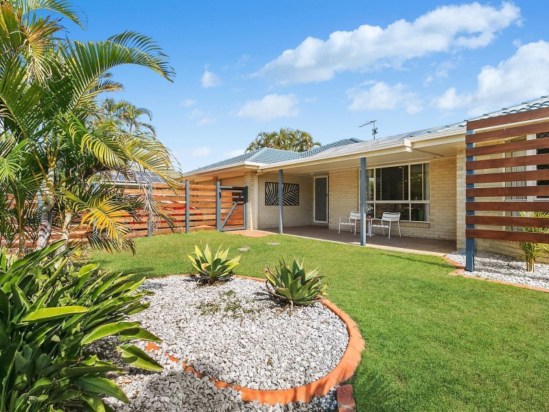 18 Kalowendha Avenue, Pelican Waters QLD 4551