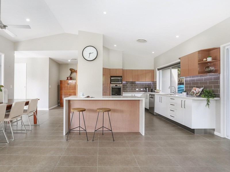 5 Barbuda Circuit, Kawana Island QLD 4575