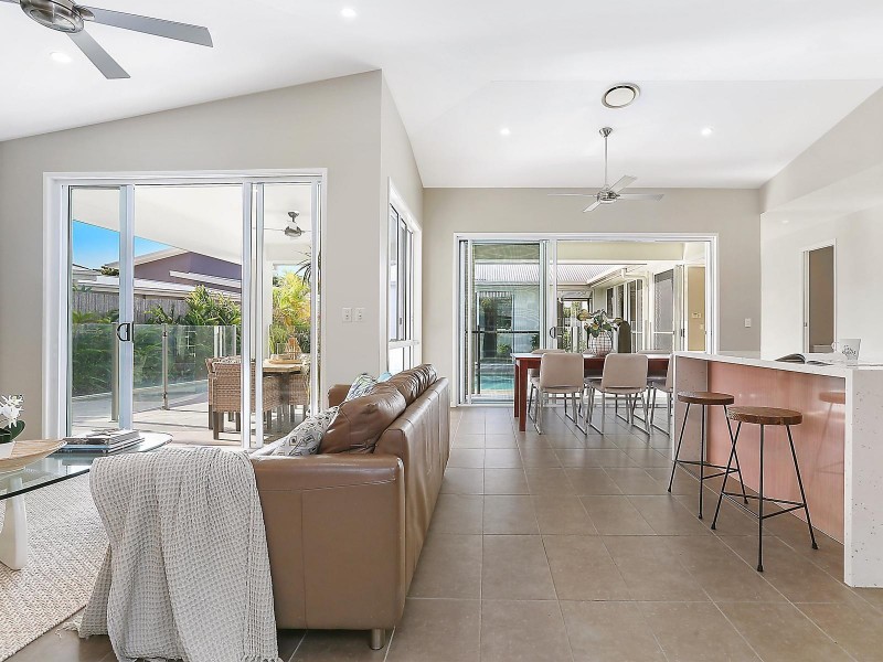 5 Barbuda Circuit, Kawana Island QLD 4575