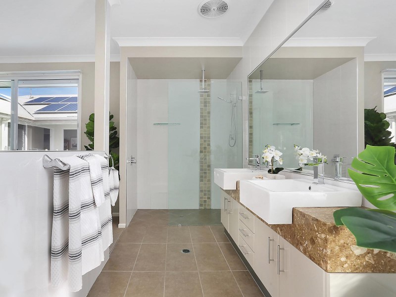 5 Barbuda Circuit, Kawana Island QLD 4575