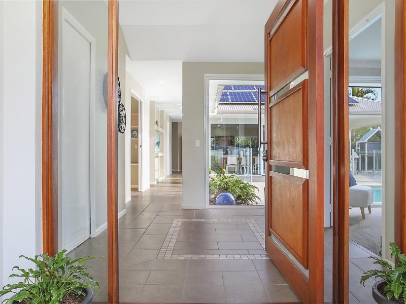 5 Barbuda Circuit, Kawana Island QLD 4575