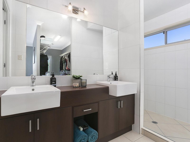 2 Stephen Burton Way, Pelican Waters QLD 4551