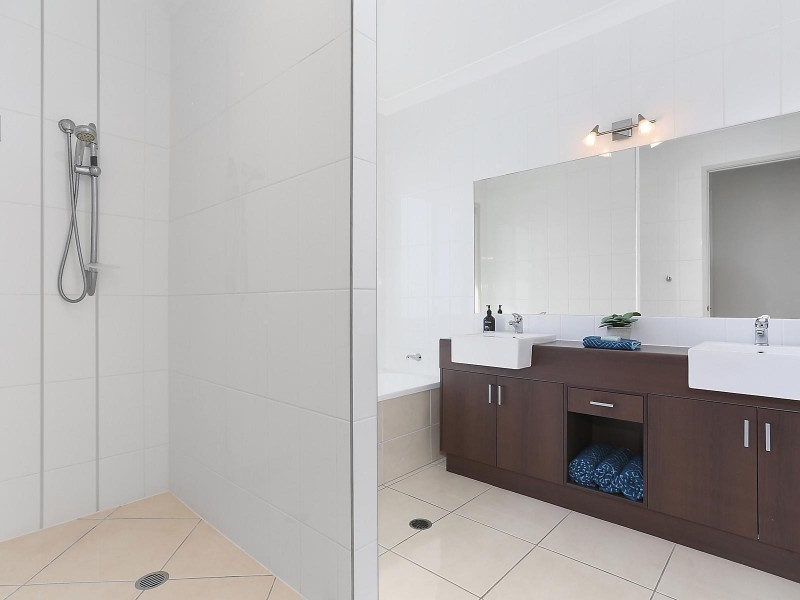 2 Stephen Burton Way, Pelican Waters QLD 4551