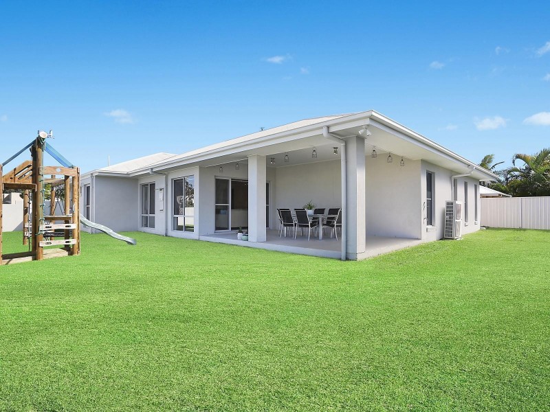 2 Stephen Burton Way, Pelican Waters QLD 4551