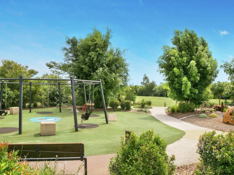 2 Stephen Burton Way, Pelican Waters QLD 4551