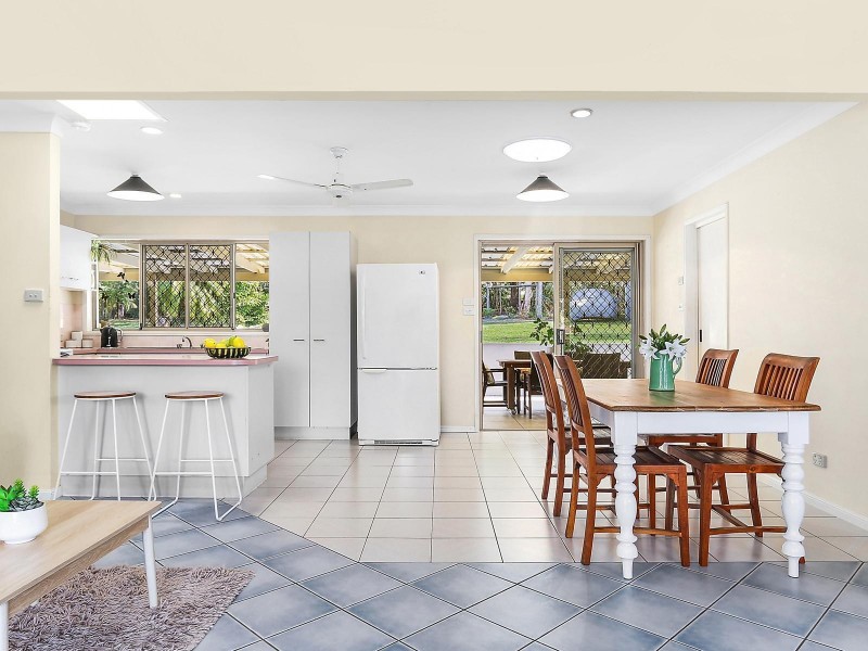 10 Flamingo Street, Little Mountain QLD 4551