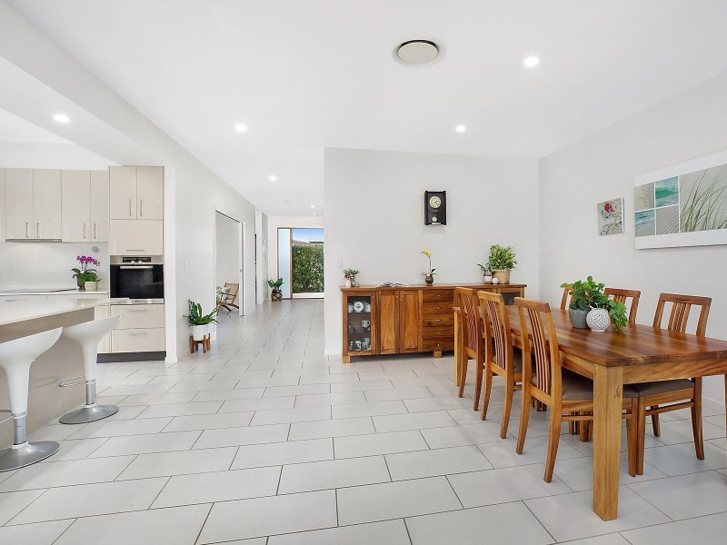 6 Jersey Place, Kawana Island QLD 4575