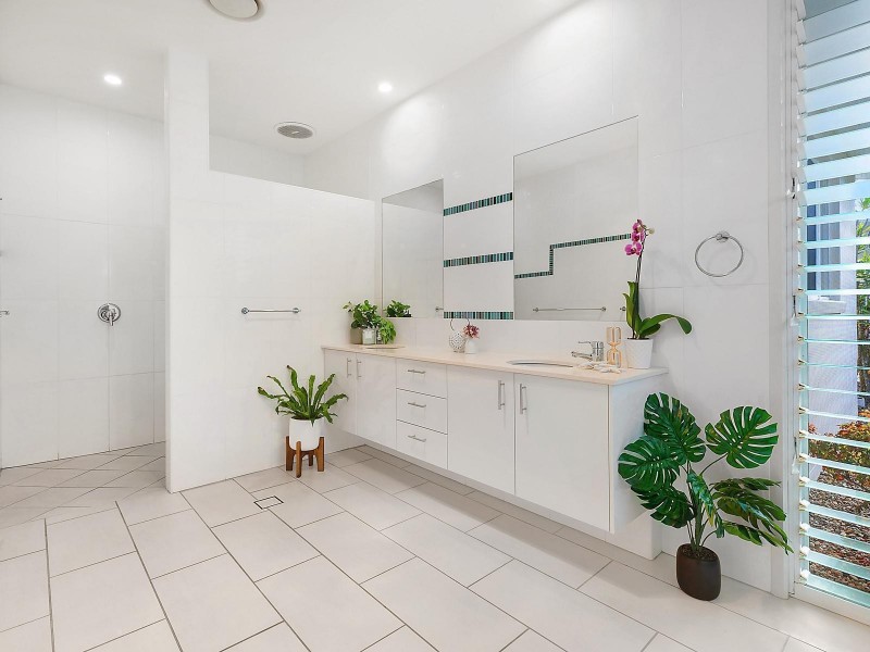 6 Jersey Place, Kawana Island QLD 4575