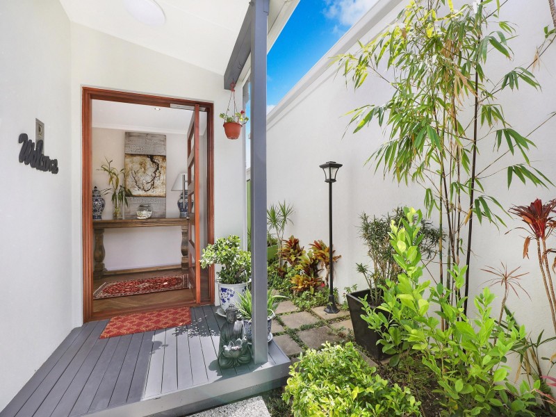 21 Barbuda Circuit, Kawana Island QLD 4575