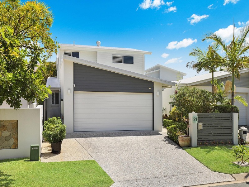 21 Barbuda Circuit, Kawana Island QLD 4575
