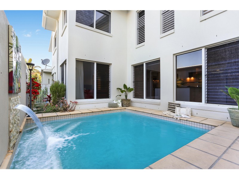 21 Barbuda Circuit, Kawana Island QLD 4575