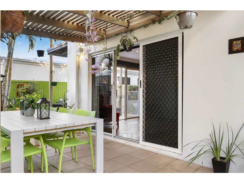 21 Barbuda Circuit, Kawana Island QLD 4575