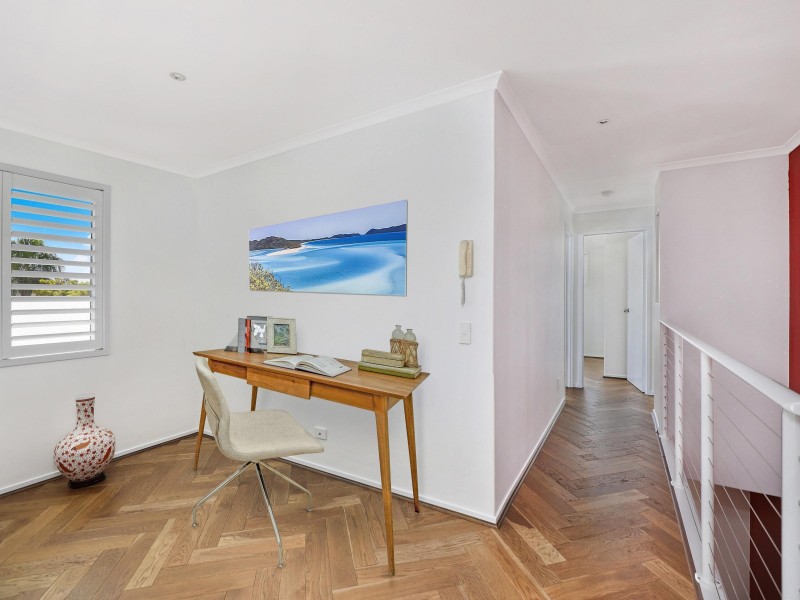 21 Barbuda Circuit, Kawana Island QLD 4575