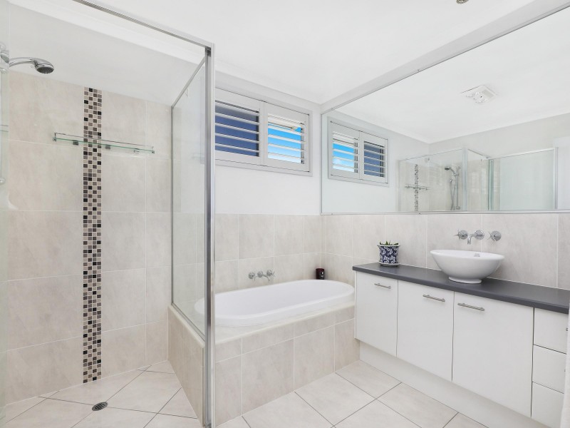 21 Barbuda Circuit, Kawana Island QLD 4575