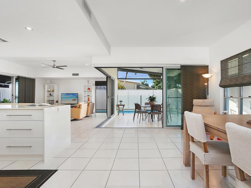 15 Cocos Court, Kawana Island QLD 4575