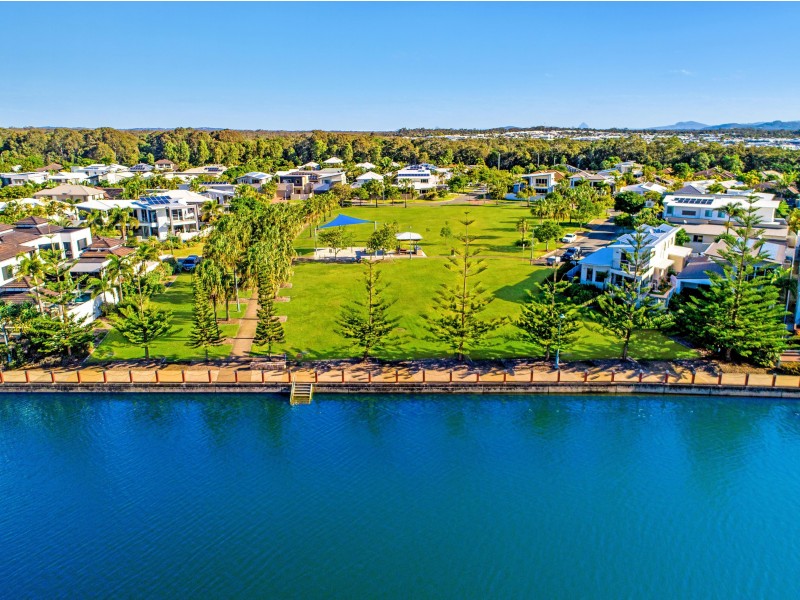 15 Cocos Court, Kawana Island QLD 4575