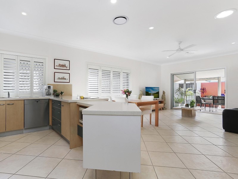 127/2 Grand Parade, Kawana Island QLD 4575