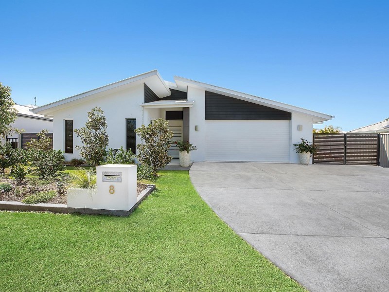 8 Creek View Place, Pelican Waters QLD 4551