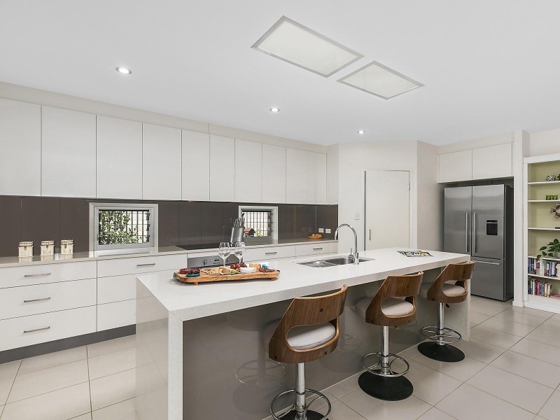 8 Creek View Place, Pelican Waters QLD 4551