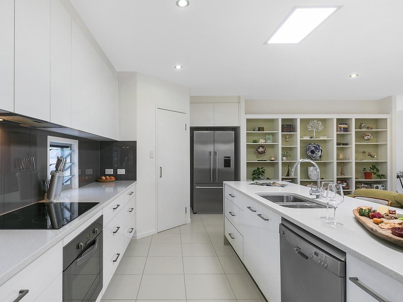 8 Creek View Place, Pelican Waters QLD 4551