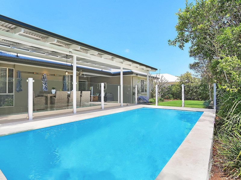 10 Saint Pauls Avenue, Pelican Waters QLD 4551