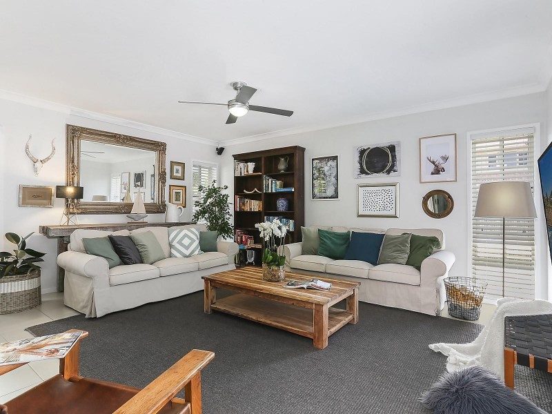 10 Saint Pauls Avenue, Pelican Waters QLD 4551