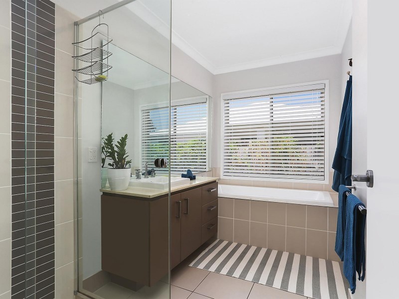 10 Saint Pauls Avenue, Pelican Waters QLD 4551