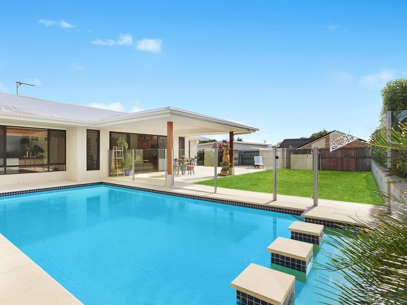 6 Burrajum Place, Caloundra West QLD 4551
