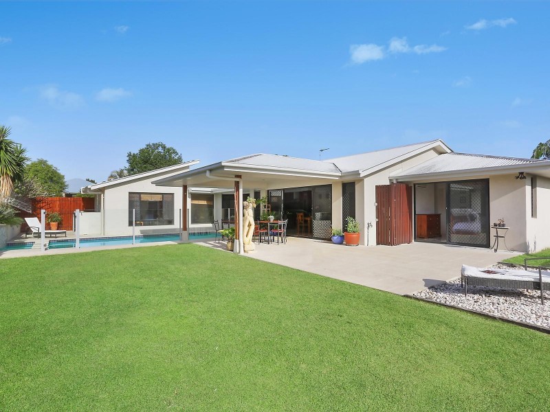 6 Burrajum Place, Caloundra West QLD 4551