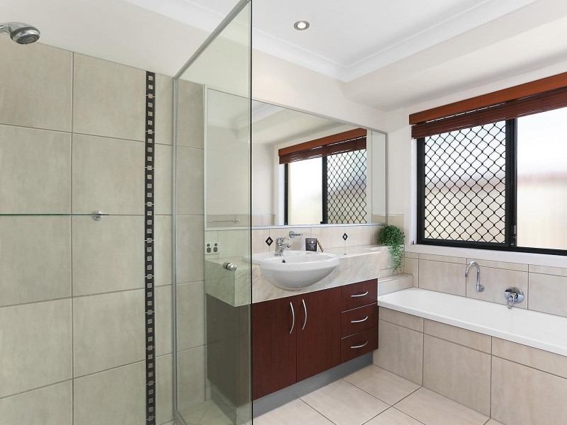 6 Burrajum Place, Caloundra West QLD 4551