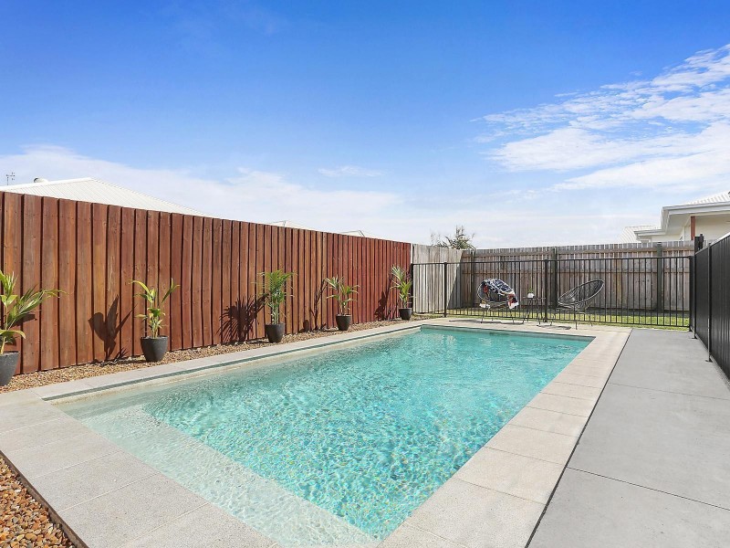 37 Meredith Crescent, Caloundra West QLD 4551