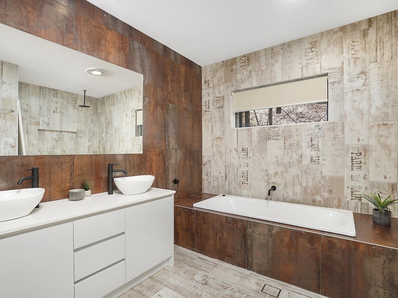 80 Sugar Bag Road, Little Mountain QLD 4551