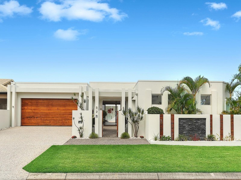 2 Hartley Crescent, Pelican Waters QLD 4551