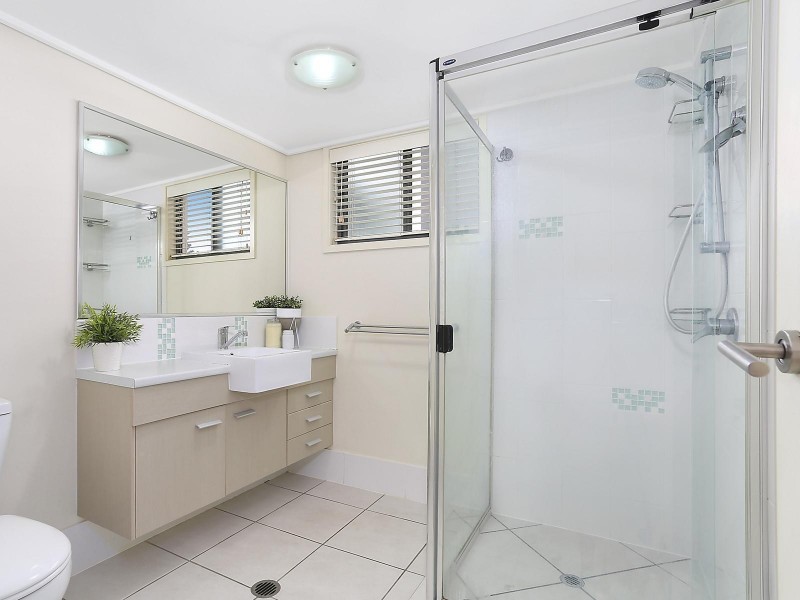 26/4 Grand Parade, Kawana Island QLD 4575