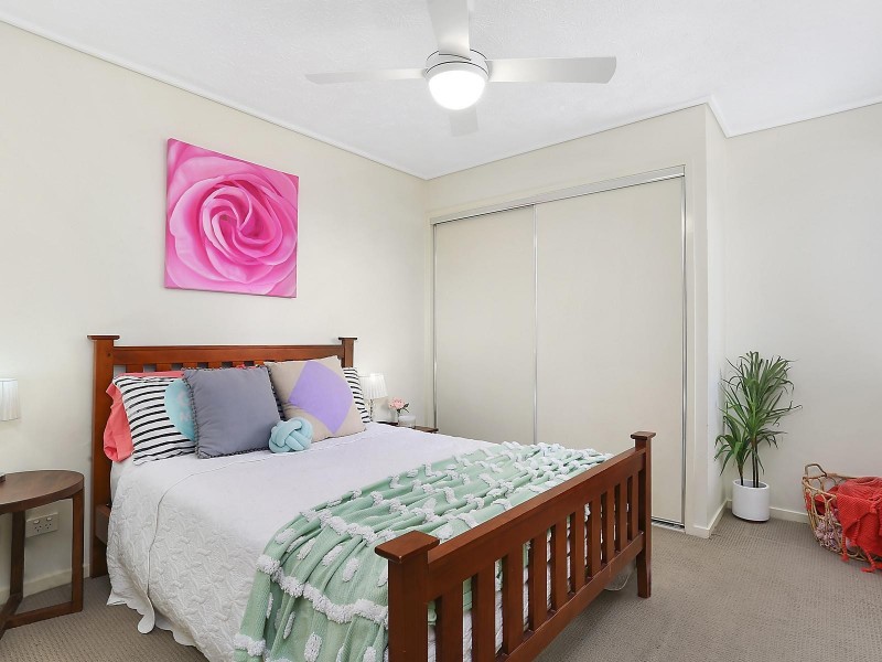26/4 Grand Parade, Kawana Island QLD 4575