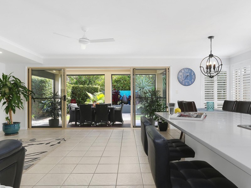 15 Maldives Place, Kawana Island QLD 4575