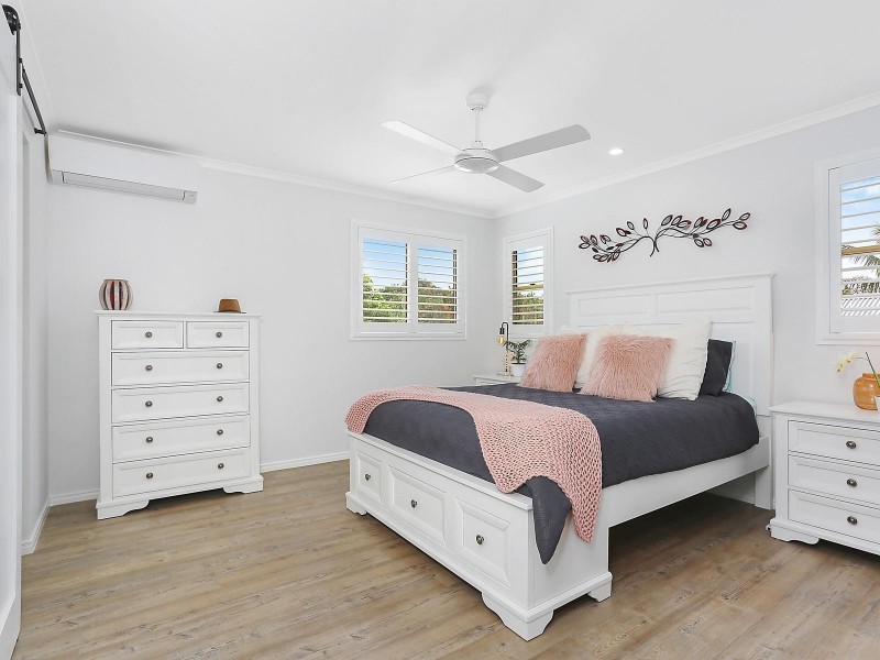 15 Maldives Place, Kawana Island QLD 4575