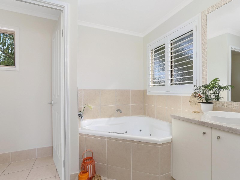 15 Maldives Place, Kawana Island QLD 4575