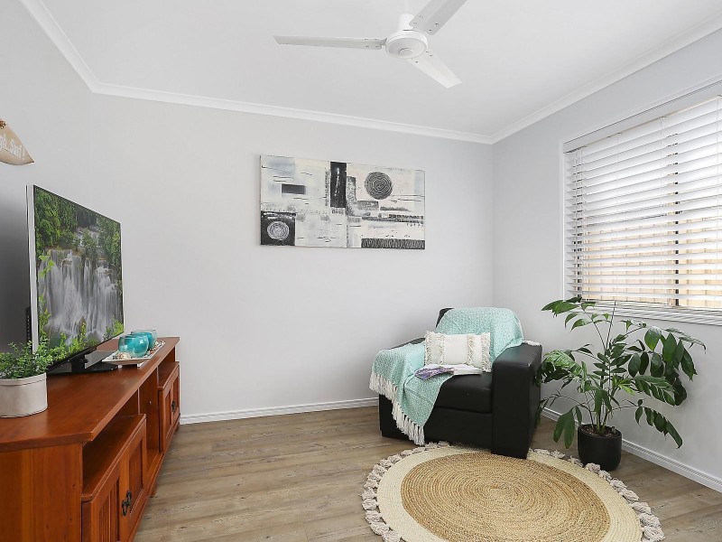 15 Maldives Place, Kawana Island QLD 4575