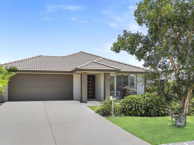 6 Bond Street, Pelican Waters QLD 4551