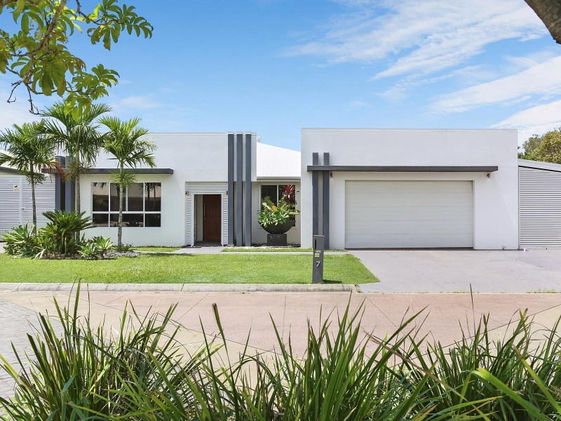 7 Brushbox Place, Meridan Plains QLD 4551