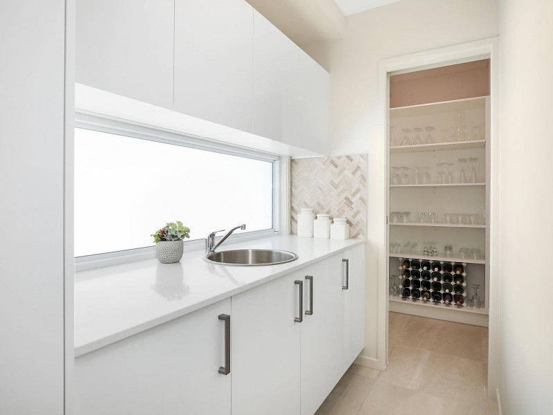 8 Warrego Drive, Pelican Waters QLD 4551