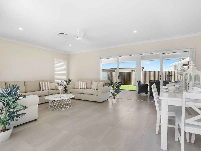 8 Warrego Drive, Pelican Waters QLD 4551