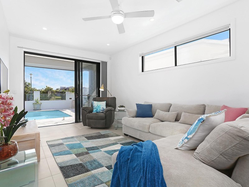 39 Marina View Drive, Pelican Waters QLD 4551