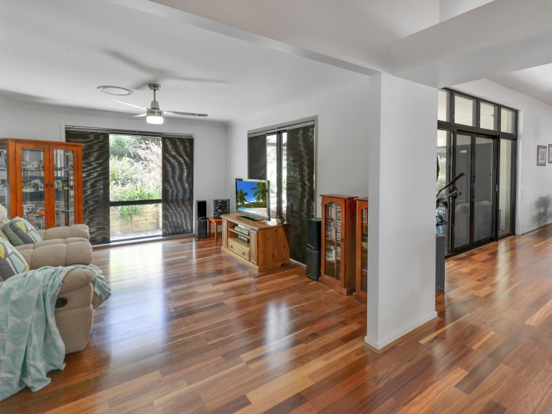 1 Wattlefield Road, Little Mountain QLD 4551