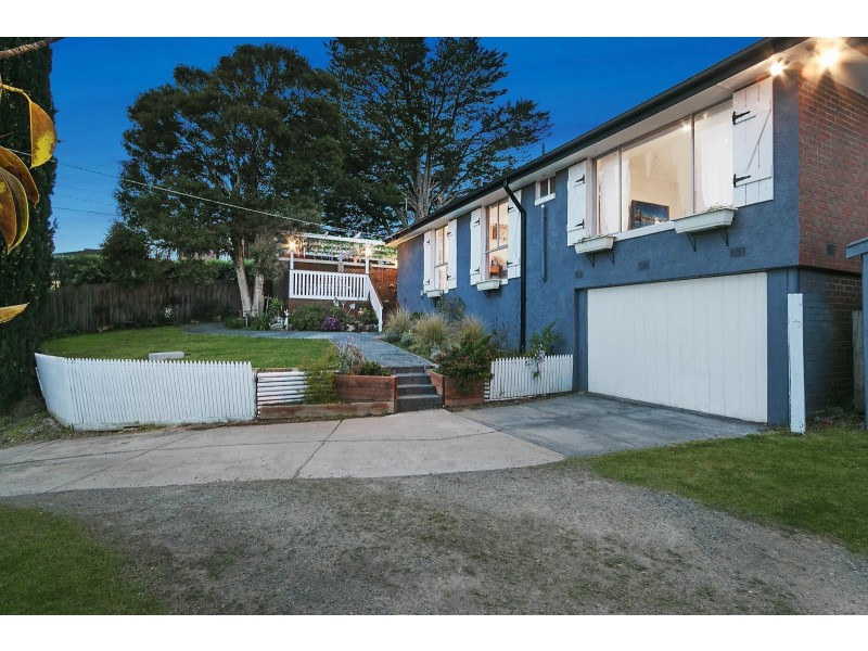 8 Kinarra Court, Mooroolbark VIC 3138