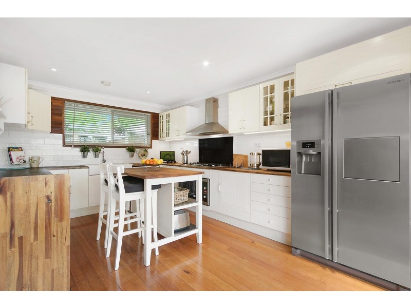 8 Kinarra Court, Mooroolbark VIC 3138