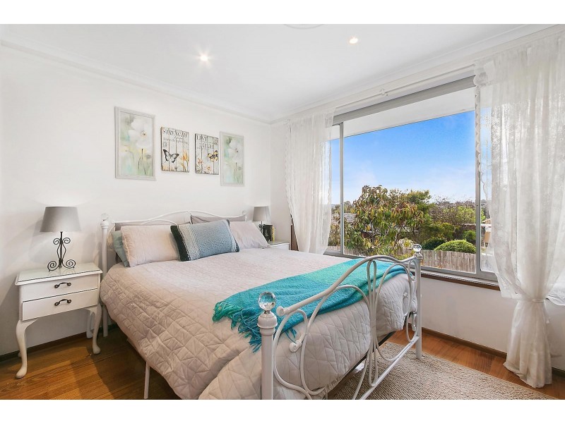 8 Kinarra Court, Mooroolbark VIC 3138