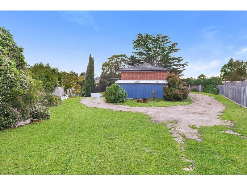 8 Kinarra Court, Mooroolbark VIC 3138